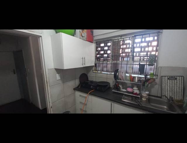 1.5 BEDROOM FLAT FOR SALE IN OVERPORT